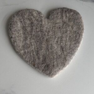 Simons Gray Felt Heart Pot Holder